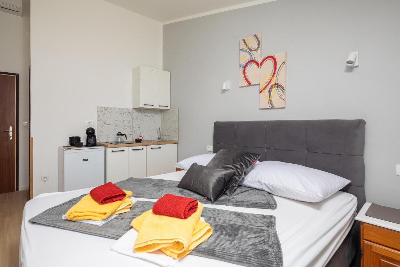 Stanici Beach Apartments Borovina מראה חיצוני תמונה