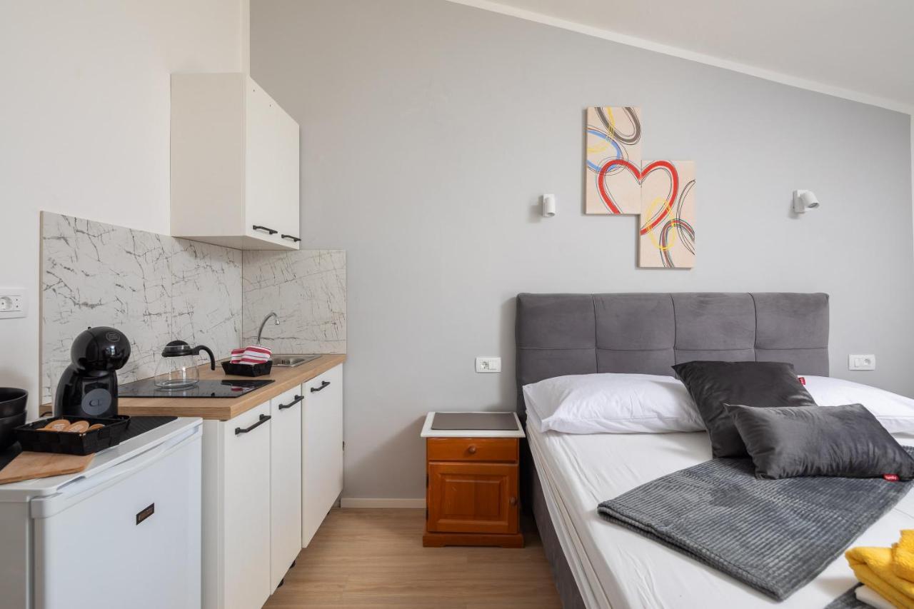 Stanici Beach Apartments Borovina מראה חיצוני תמונה