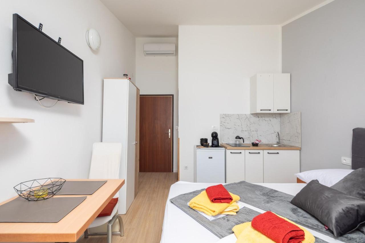 Stanici Beach Apartments Borovina מראה חיצוני תמונה