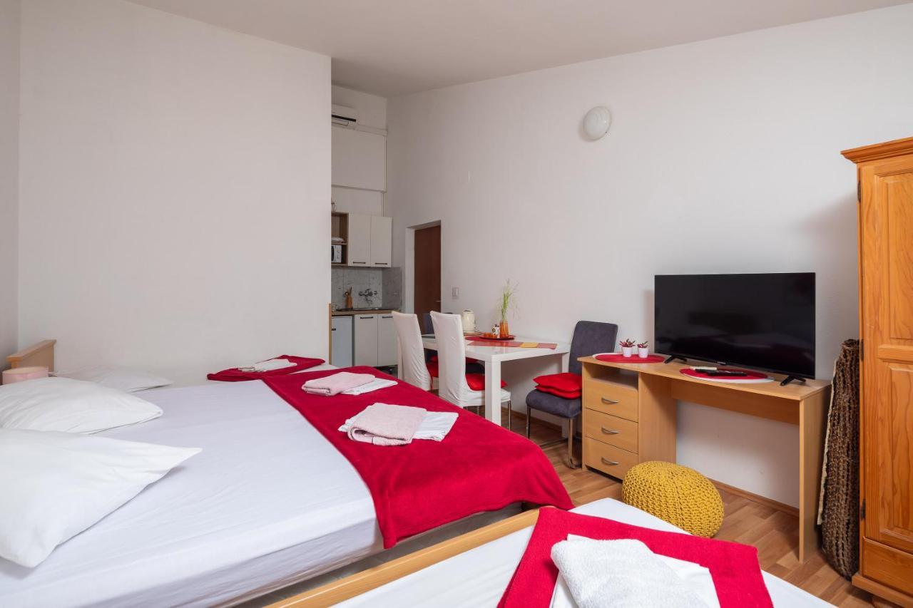 Stanici Beach Apartments Borovina מראה חיצוני תמונה