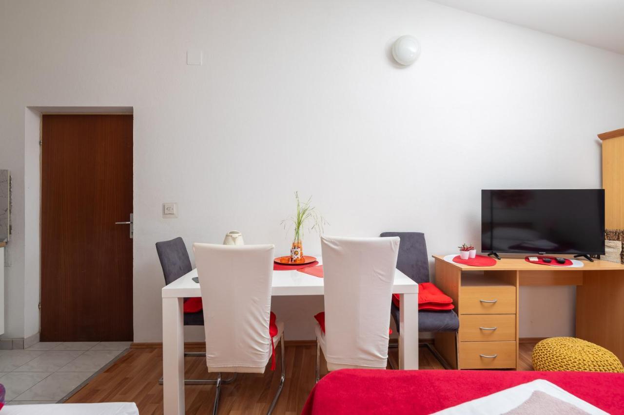 Stanici Beach Apartments Borovina מראה חיצוני תמונה