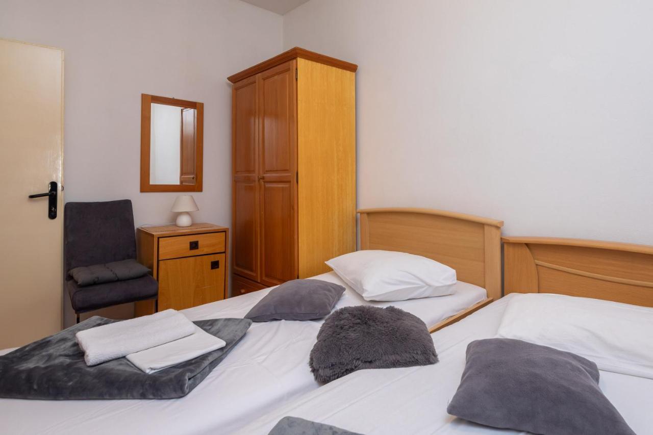 Stanici Beach Apartments Borovina מראה חיצוני תמונה